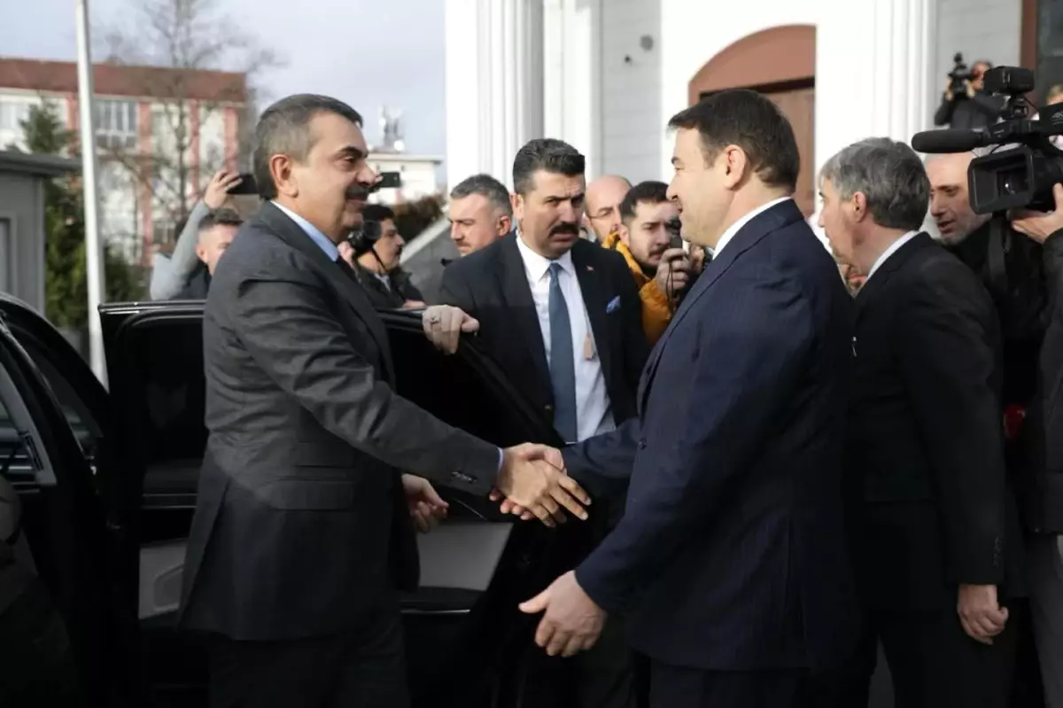 Bakan Tekin Kütahya\'da Vali Işın\'ı Ziyaret Etti