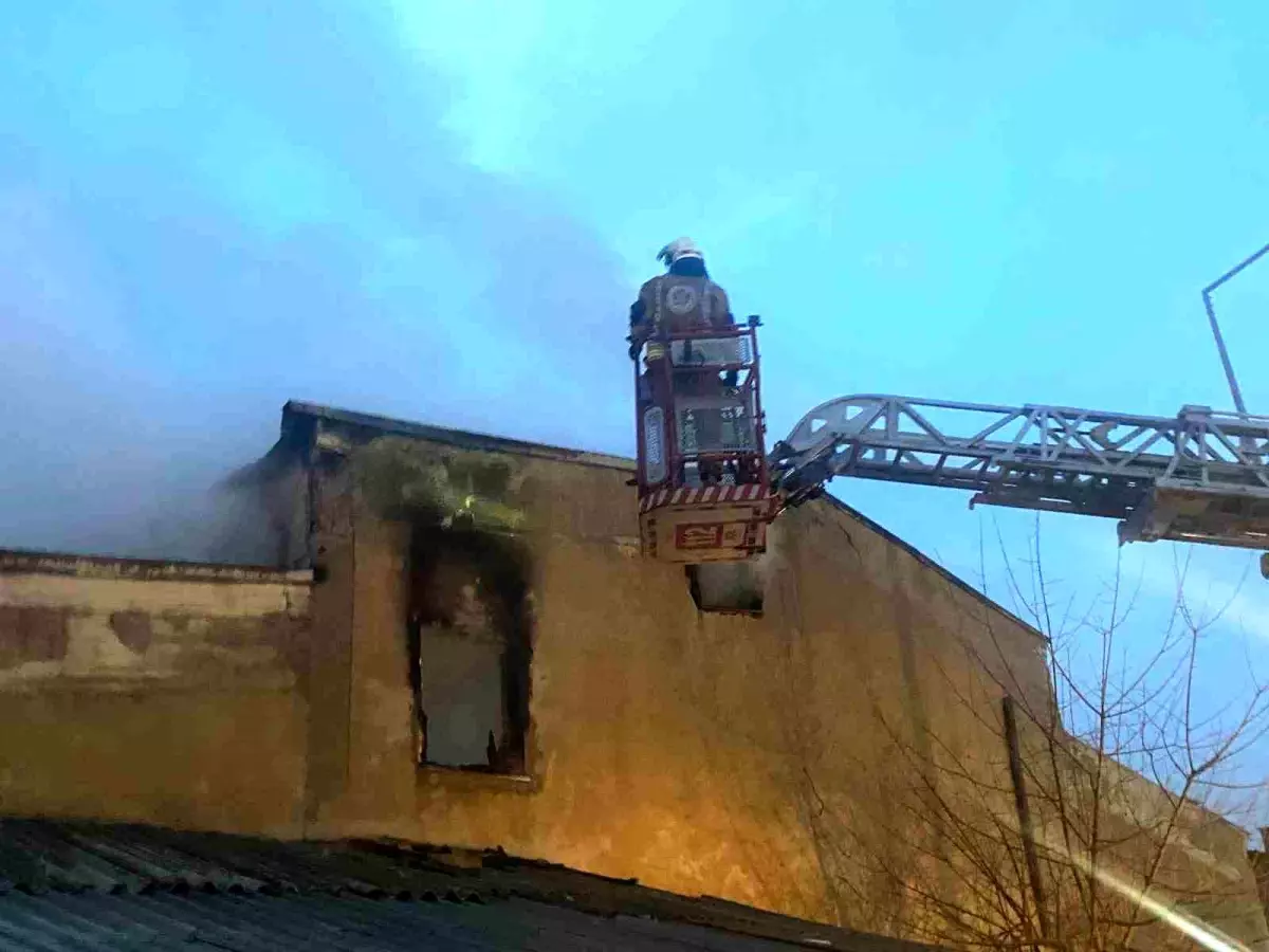 Turgutlu\'daki Mobilya Atölyesinde Yangın