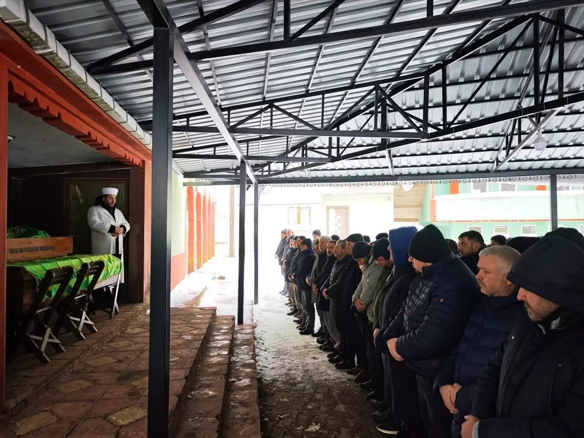 Kardeşler Yan Yana Toprağa Verildi