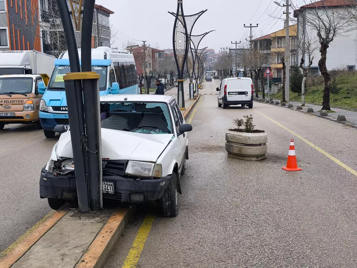 Keşan\'da otomobil kazası: 2 yaralı