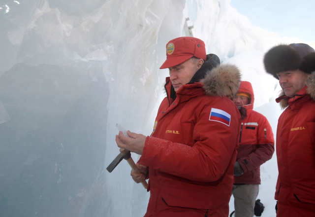 Putin: Arktik'in keşfini her halükarda sürdüreceğiz