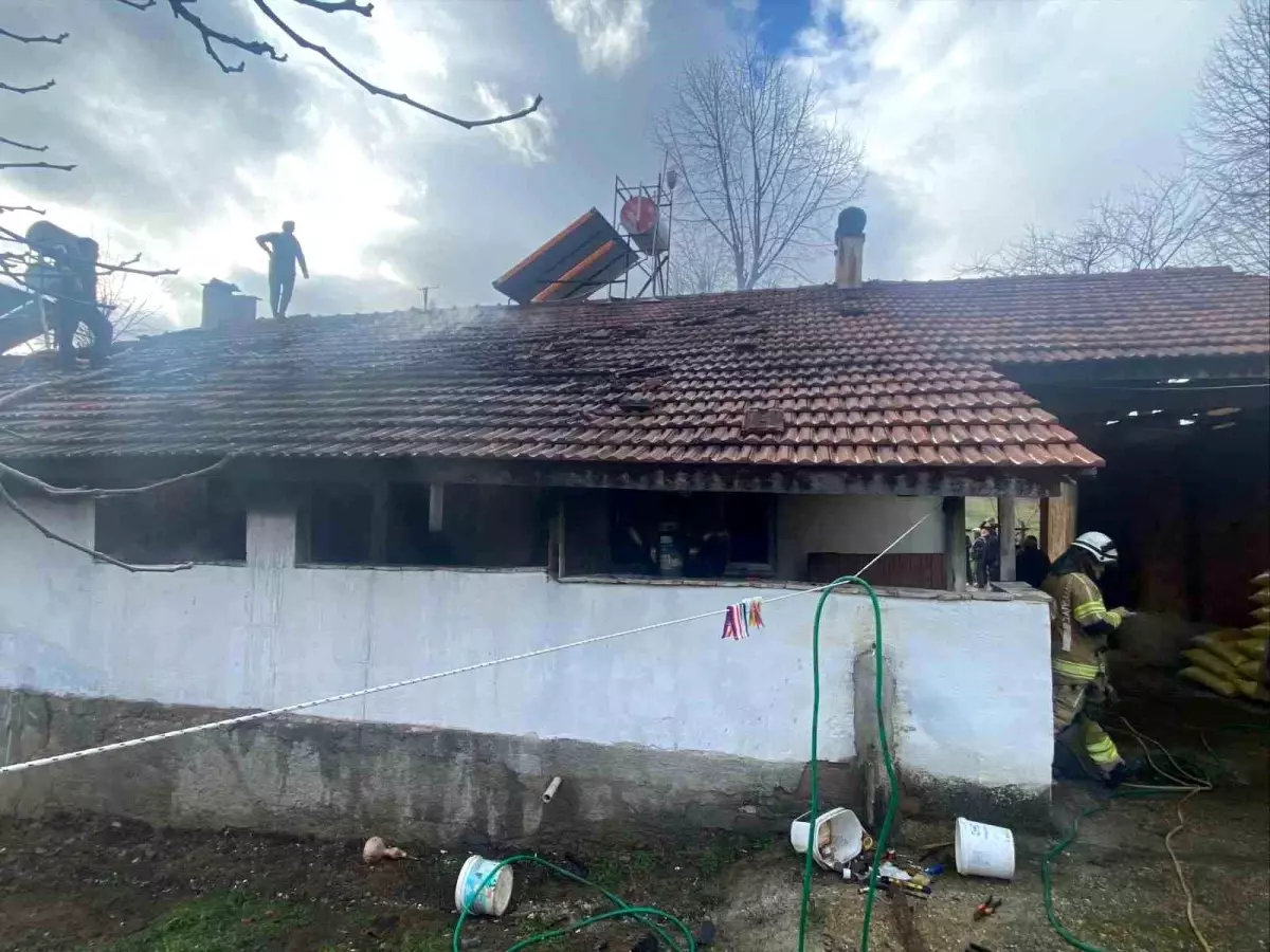 İnegöl\'de Yangın: Ev Kullanılamaz Hale Geldi