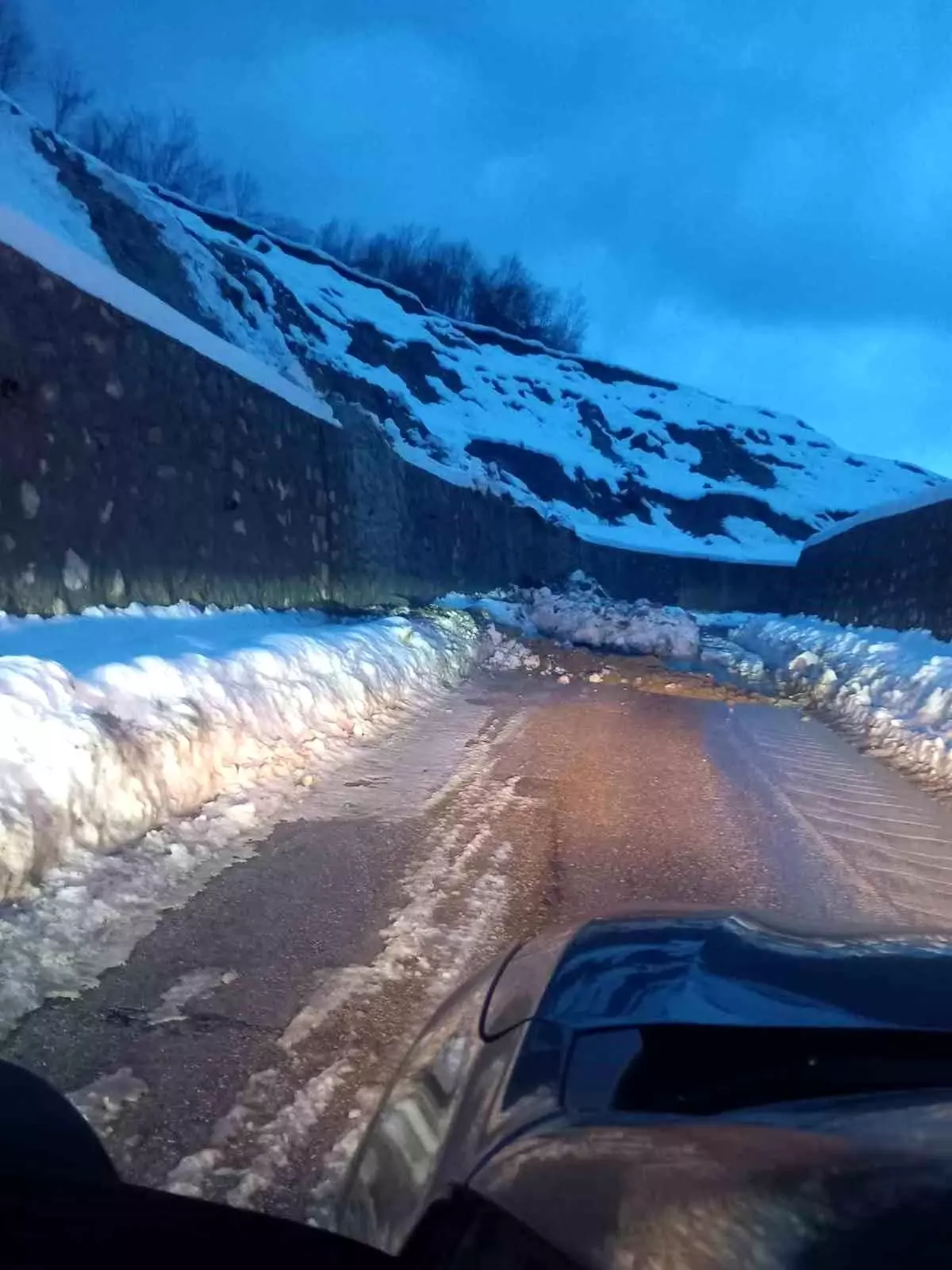 Türkeli\'de Heyelan: Yol Kapandı
