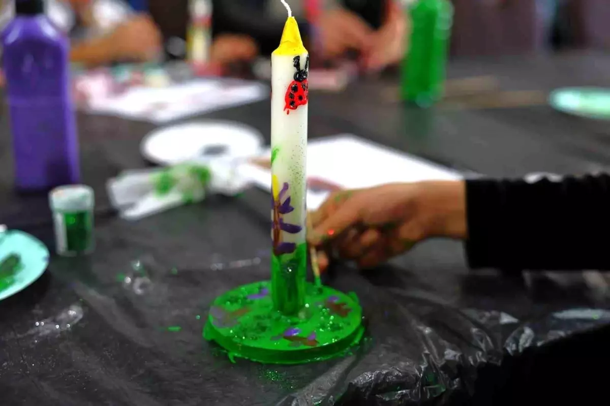 Üç kuşak mum boyama atölyesinde buluştu