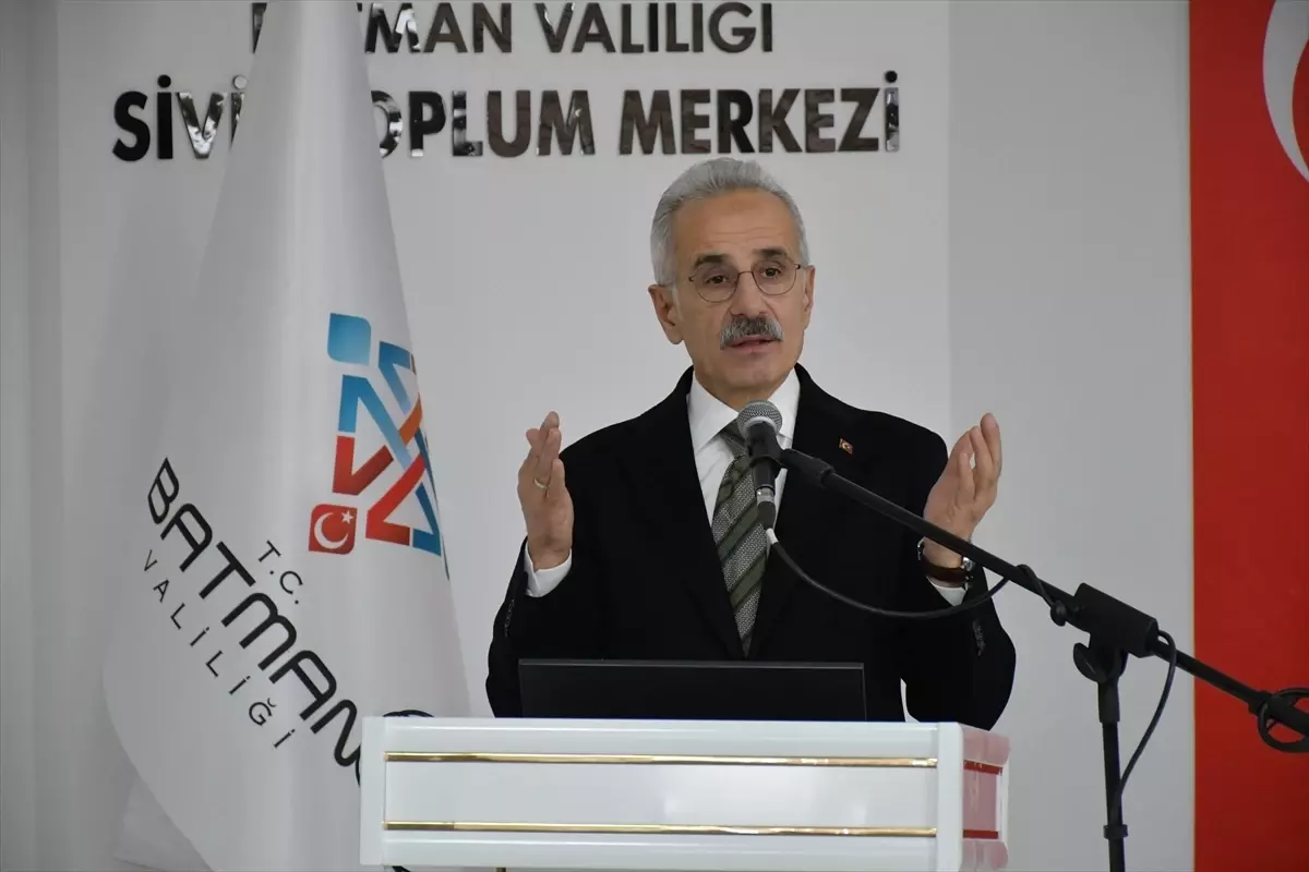 Ulaştırma ve Altyapı Bakanı Abdulkadir Uraloğlu, Batman\'da STK temsilcileriyle buluştu Açıklaması