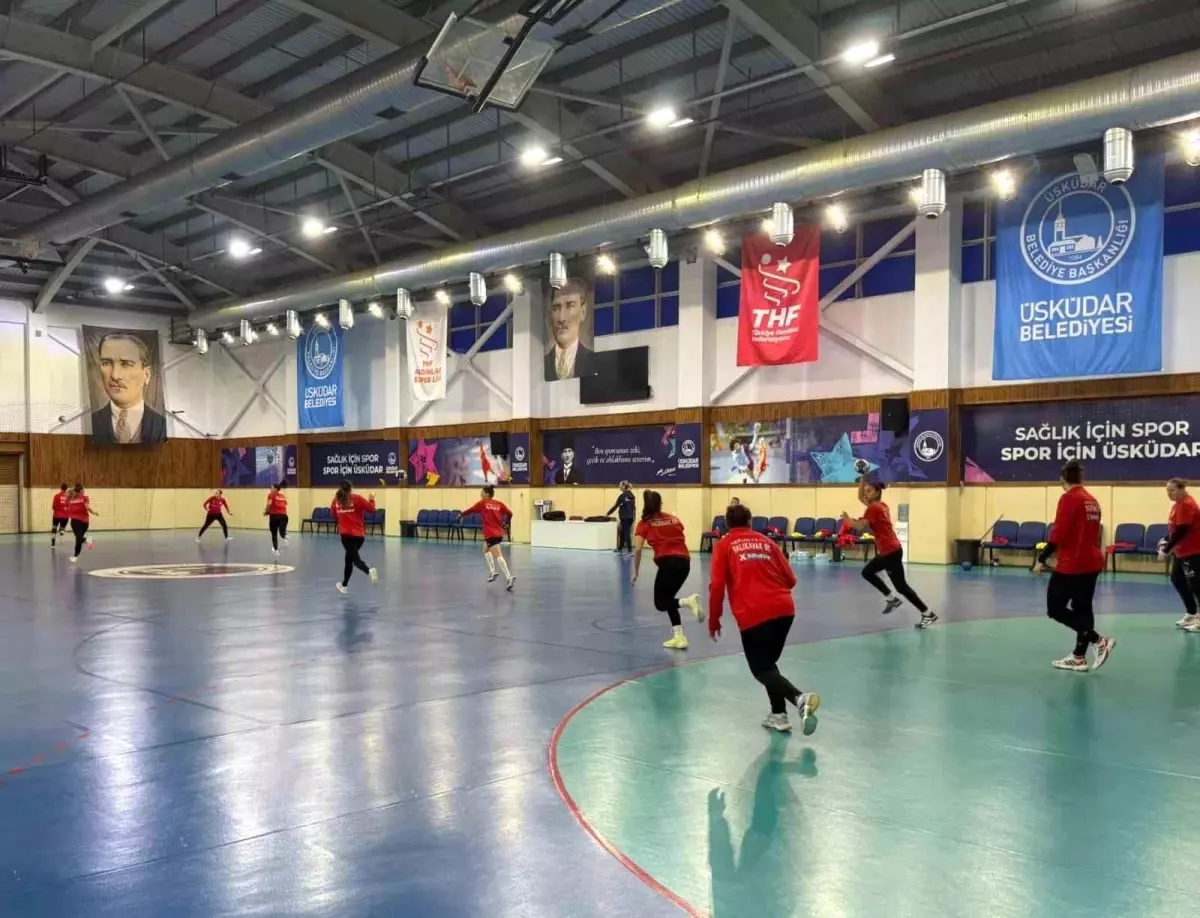 Yalıkavakspor, Üsküdar Belediyespor maçı öncesi İstanbul\'da son antrenmanını yaptı