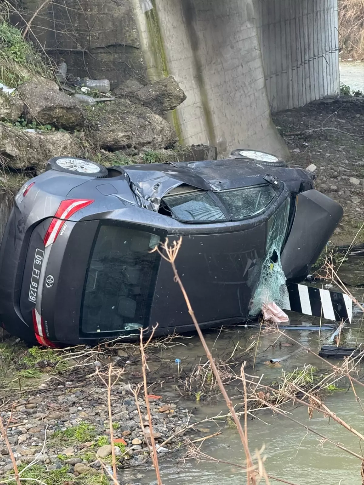 Zonguldak\'ta Dereye Düşen Araçta Sürücü Yaralandı