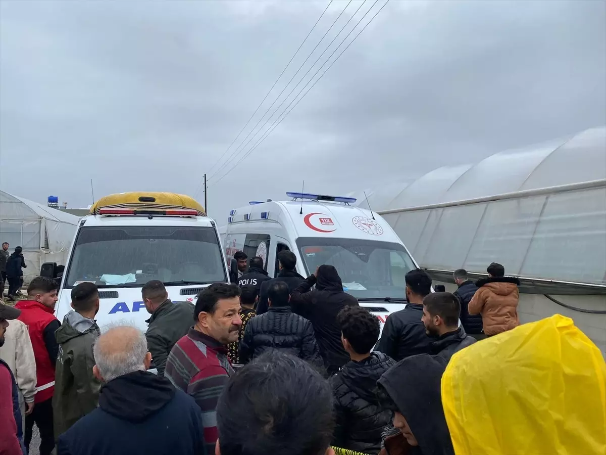 Antalya\'da 3 Yaşındaki Çocuk Tahliye Kanalına Düşerek Hayatını Kaybetti