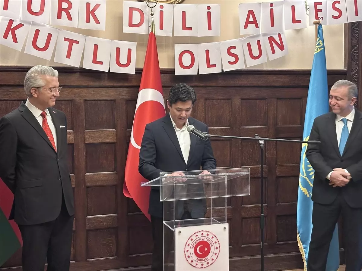 Atina\'da Dünya Türk Dili Ailesi Günü Kutlandı