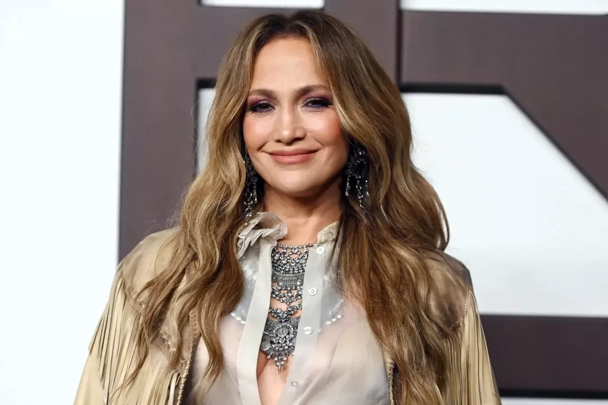 Bakmayın 56 yaşında olduğuna! Jennifer Lopez son pozuyla gençlere taş çıkartır