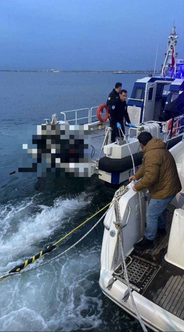 Balıkçılar, denizde dalgıç kıyafetli erkek cesedi buldu