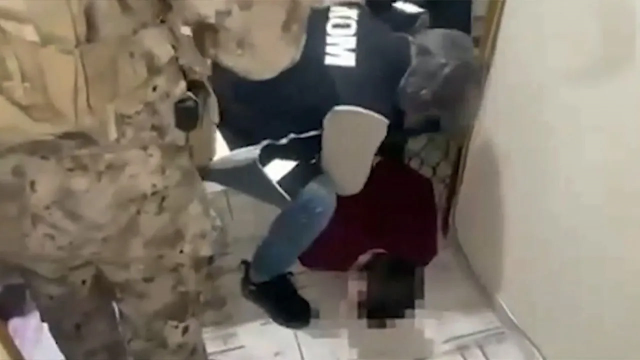 Bayğaralar'a şafak baskını: Bakan Yerlikaya, nefes kesen operasyonun görüntülerini paylaştı