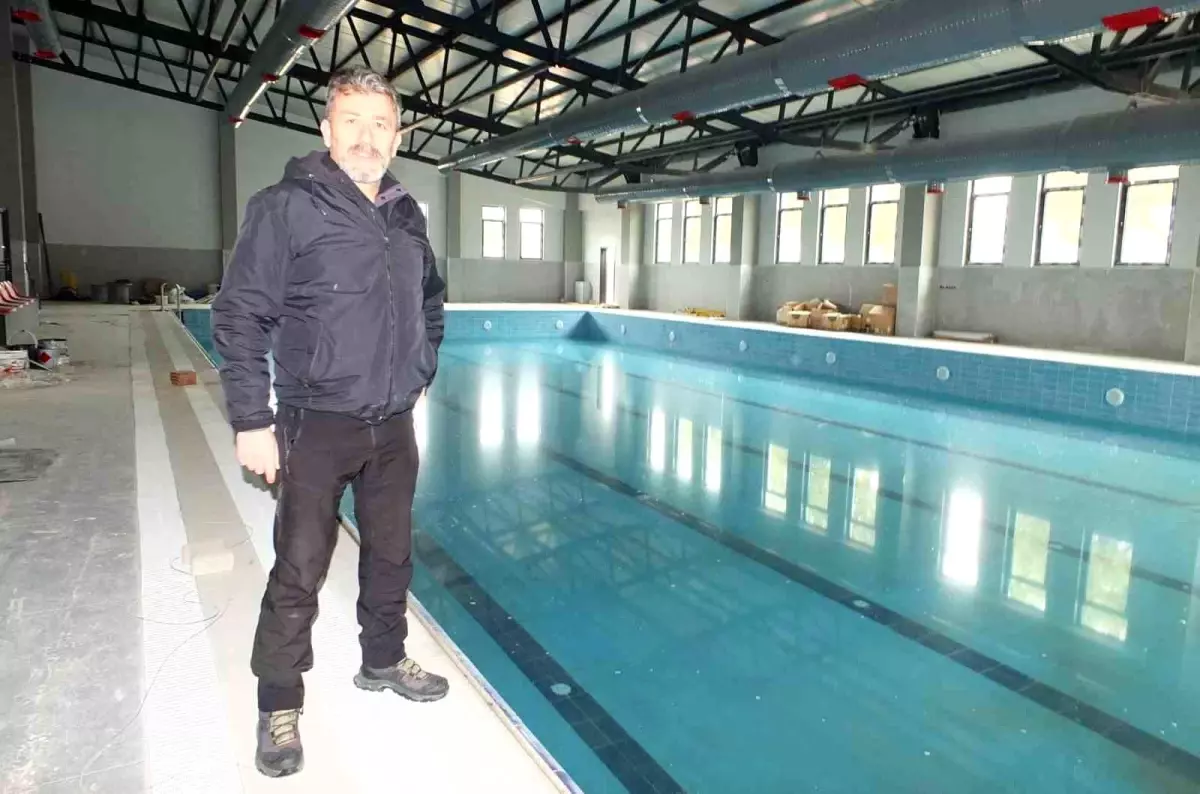 Burhaniye\'de Yüzme Havuzu Tamamlandı