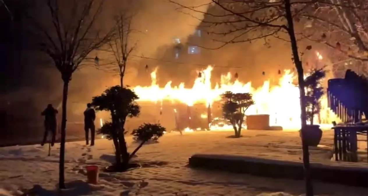 Diyarbakır\'da Kafede Yangın