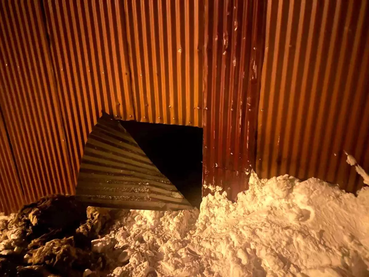 Ekipler bu kez itfaiye ekipleri için yol açtı