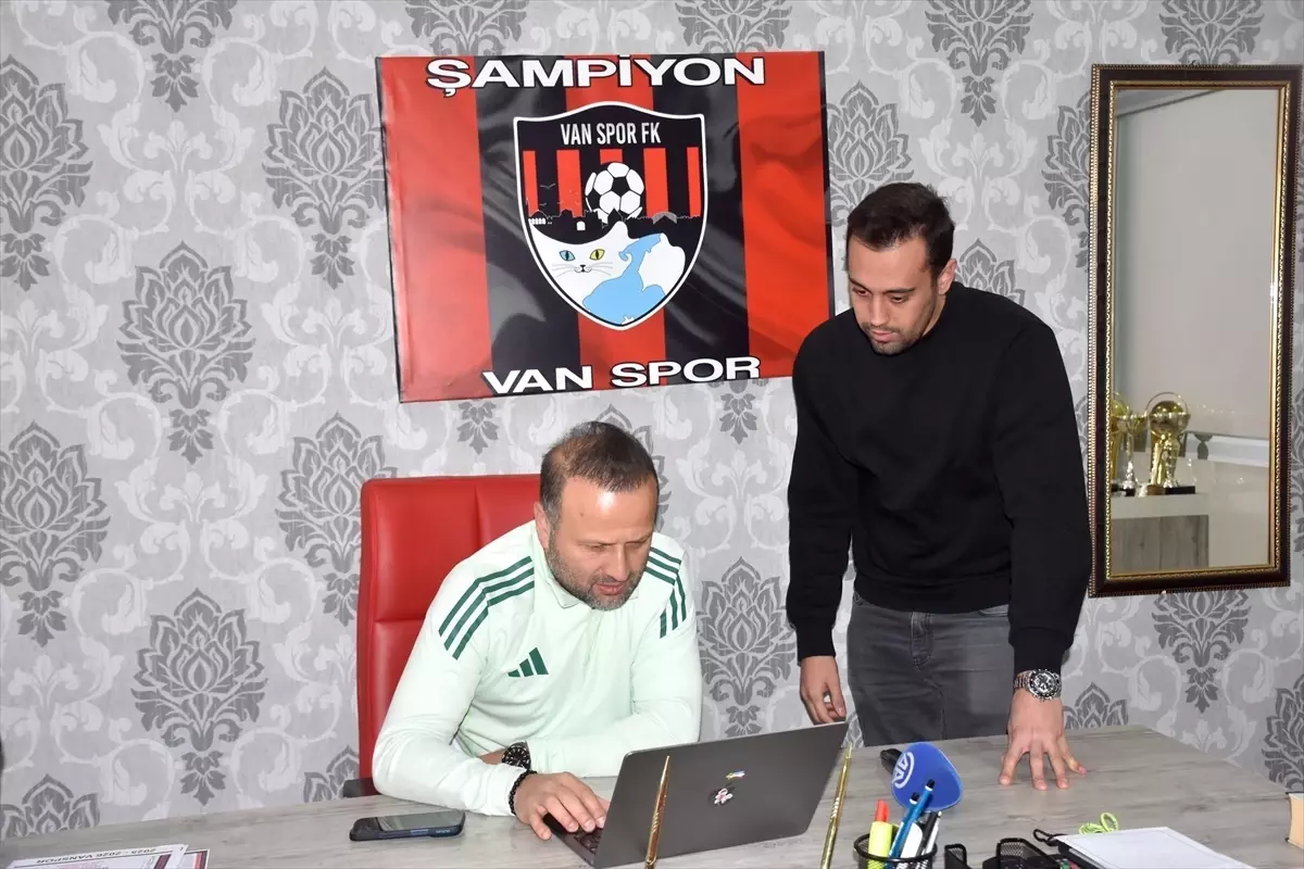 Korkmaz, \'Yılın Kareleri\' Oylamasına Katıldı