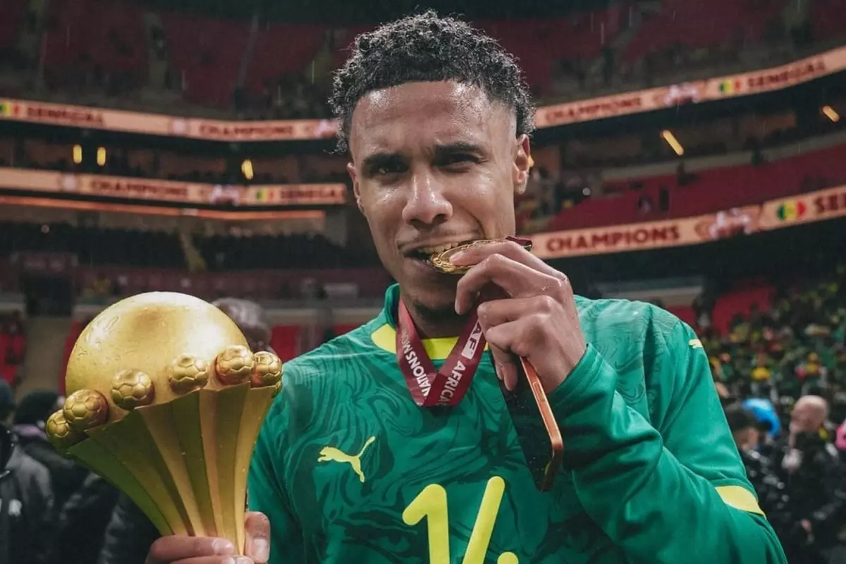 Ismail Jakobs\'tan zehirlenme iddiası: Üç oyuncumuz da bayıldı