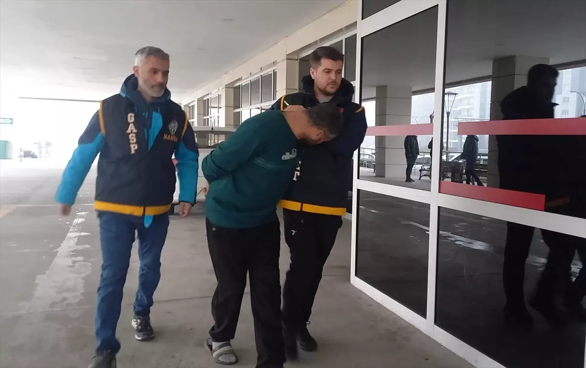 Gölmarmara\'daki Kuyumcu Soygunu: İki Şüpheli İzmir\'de Yakalandı