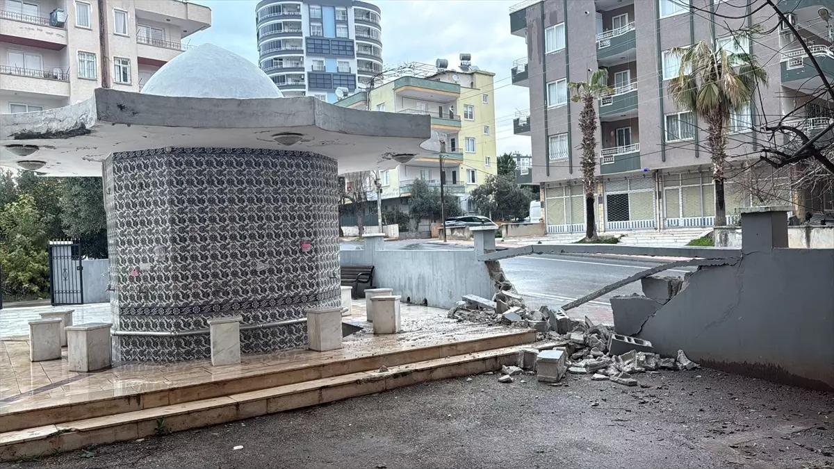 Cip Camii Duvarına Çarptı