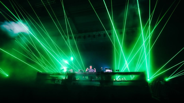 Portekizli Rahipten DJ'liğe sıra dışı geçiş: Sosyal medyanın yeni ikonu