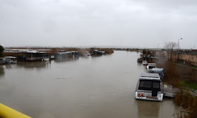 Sağanak yağış can aldı! Oynarken tahliye kanalına düşen 3 yaşındaki çocuk hayatını kaybetti Sağanak yağış can aldı! Oynarken tahliye kanalına düşen 3 yaşındaki çocuk hayatını kaybetti
