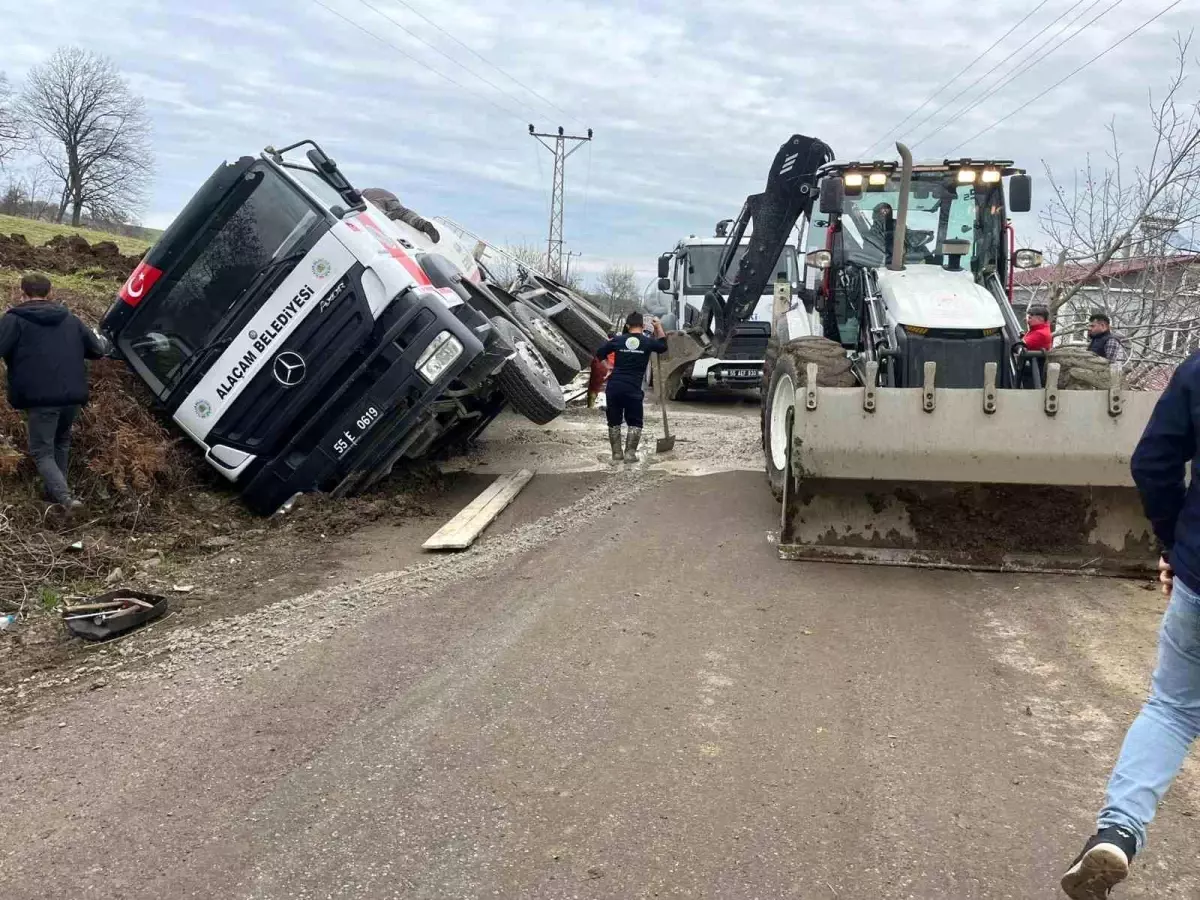 Samsun\'da beton mikseri kanala devrildi