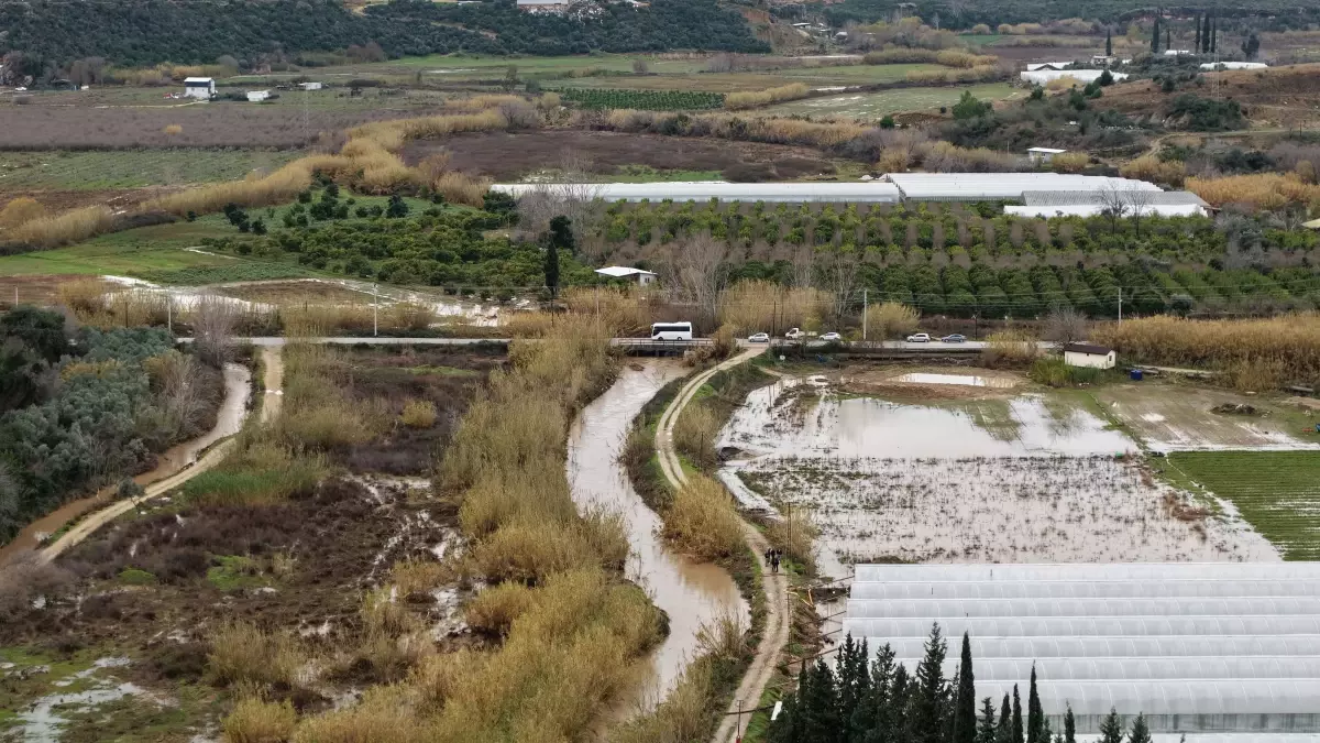 Aksu\'da Seralar Su Altında Kaldı
