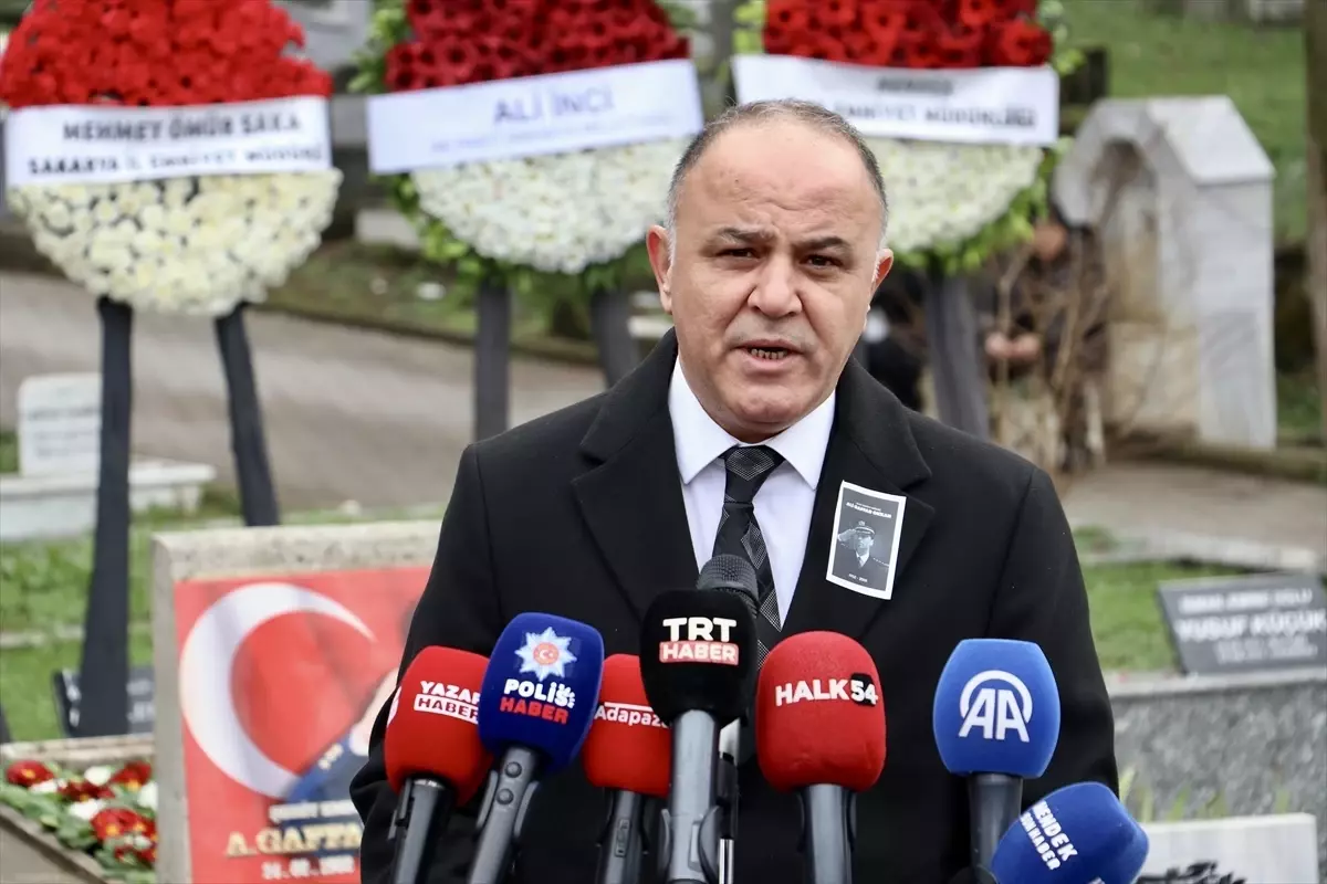 Şehit Emniyet Müdürü Ali Gaffar Okkan, Sakarya\'da mezarı başında anıldı