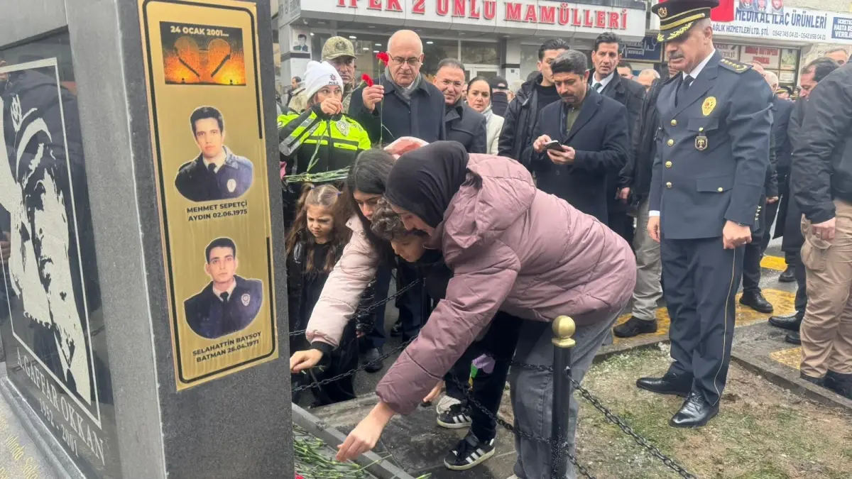 Şehit Emniyet Müdürü Gaffar Okkan ve 5 mesai arkadaşı Diyarbakır\'da anıldı