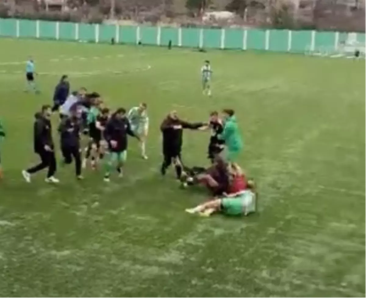 Fındıklı 1974 Spor-Ardeşenspor Maçında Kavga