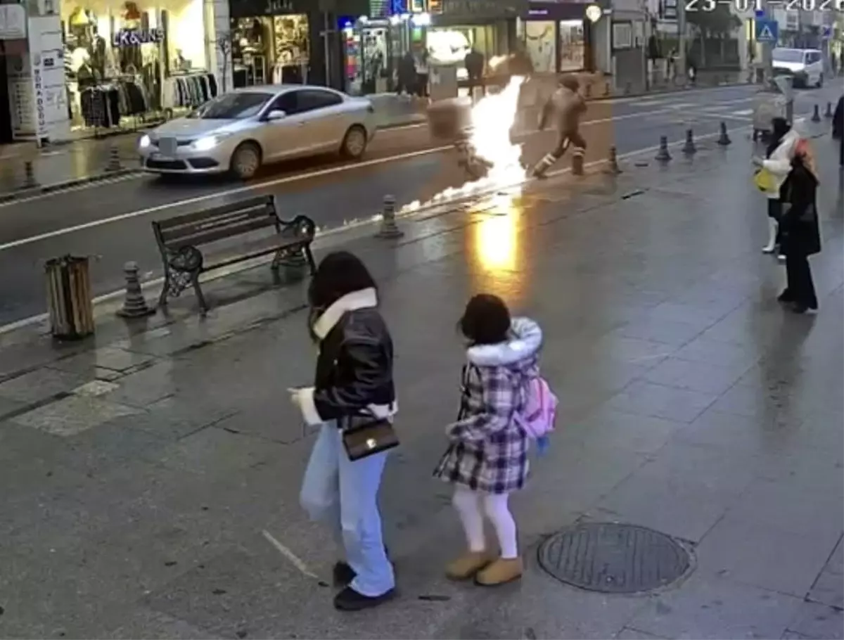 Tekirdağ\'da motosiklet bir anda alev topuna döndü: Üzerinden atlayarak yanmaktan son anda kurtuldu