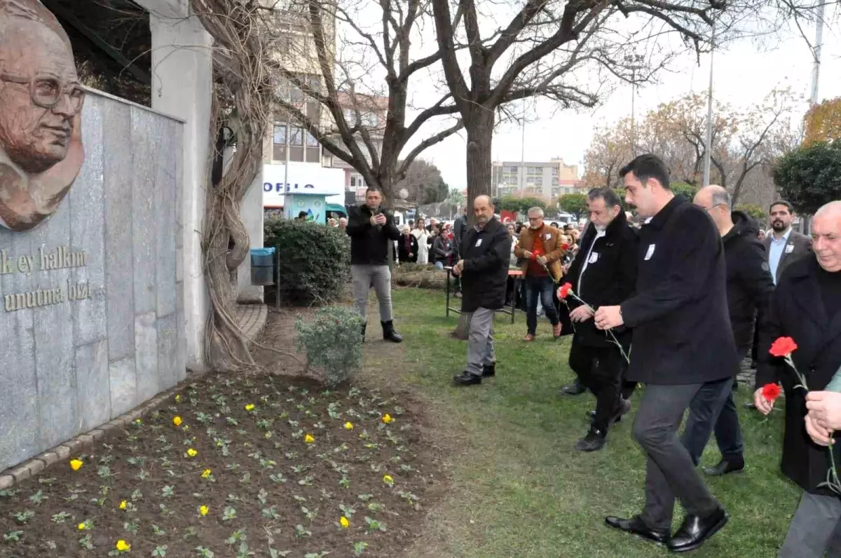 Uğur Mumcu, Salihli\'de karanfillerle anıldı