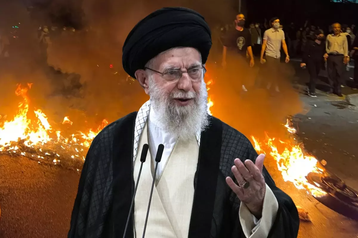 Bomba iddia: Hamaney yer altı sığınağında saklanıyor