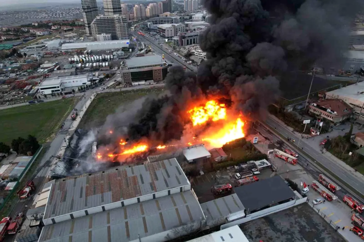 Büyükçekmece\'de Fabrikada Yangın