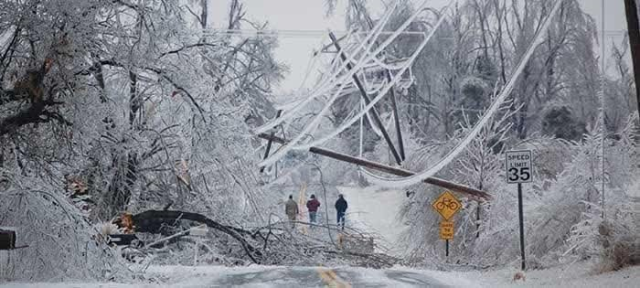 Buz fırtınası ABD'yi felç etti: 500 binden fazla kişi elektriksiz kaldı, binlerce uçuş iptal