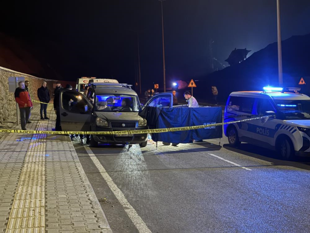 Evli kadın yasak ilişki yaşadığı sevgilisini bıçak ve satırla katletti