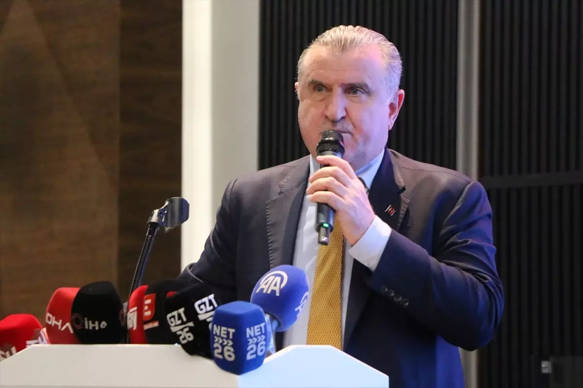 Gençlik ve Spor Bakanı Bak, Eskişehir\'de amatör spor kulüplerinin temsilcileriyle buluştu