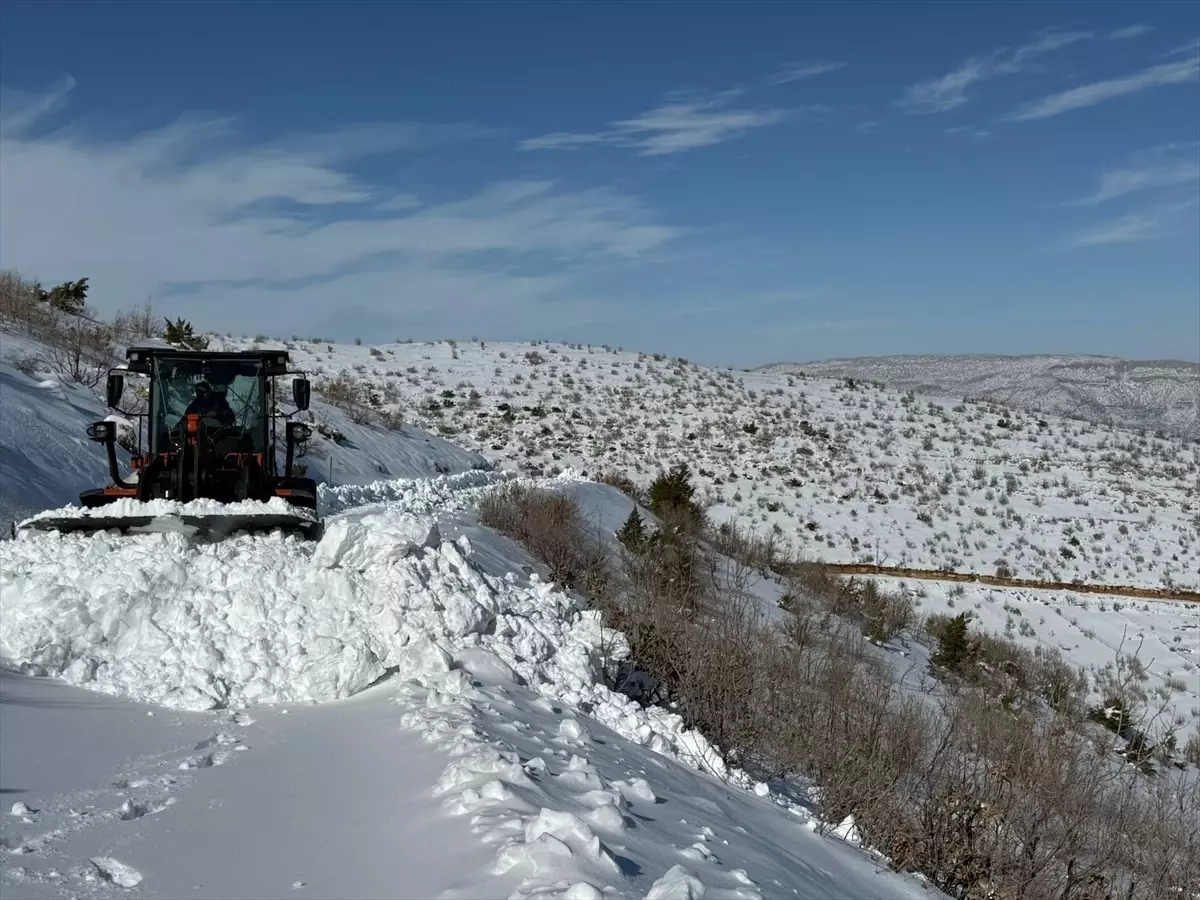 Gercüş\'te Karla Mücadele Devam Ediyor