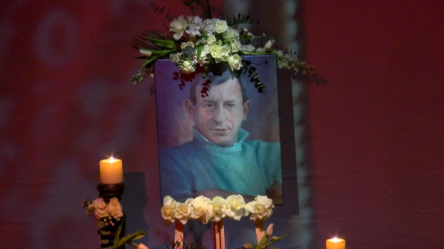 Haldun Dormen'in cenazesinde korkutan anlar! İzzet Günay bayıldı