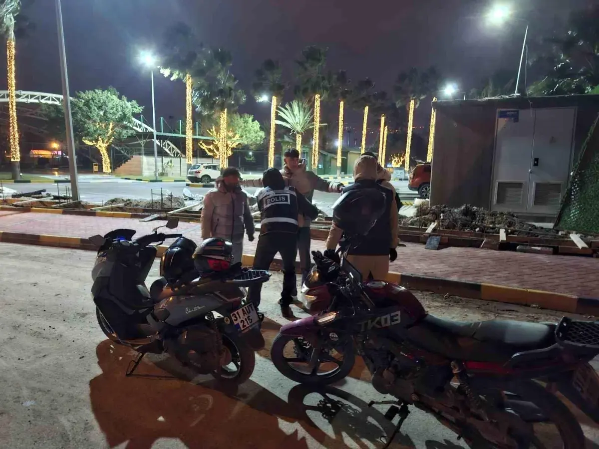 İskenderun\'da Gece Uygulamaları Devam Ediyor