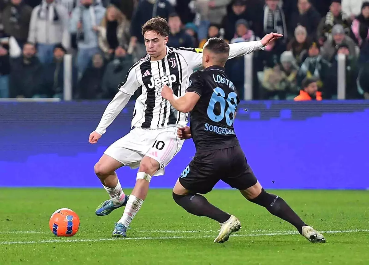Juventus, Napoli\'yi 3-0 Yendi