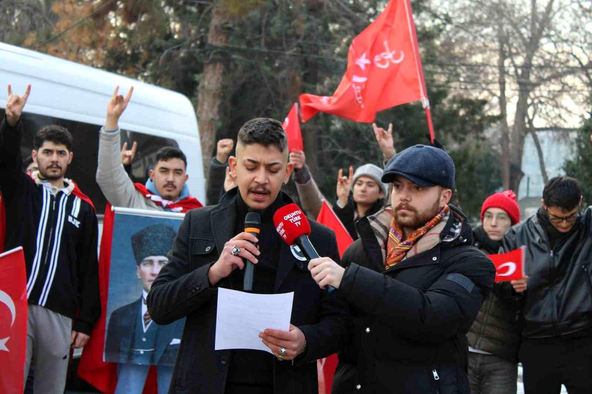 Kayseri\'de Türk Bayrağı\'na Saldırıya Tepki
