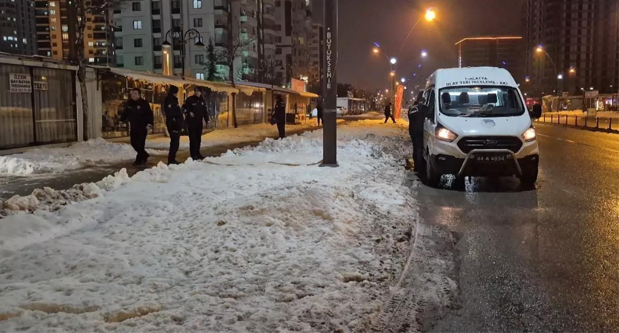 Malatya\'da Bıçaklı Kavga: 3 Yaralı