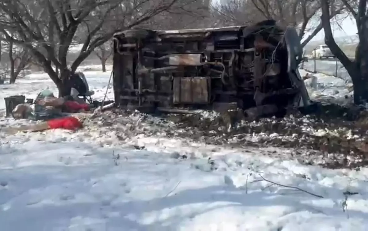 Minibüs Kayısı Bahçesine Uçtu: 1 Yaralı