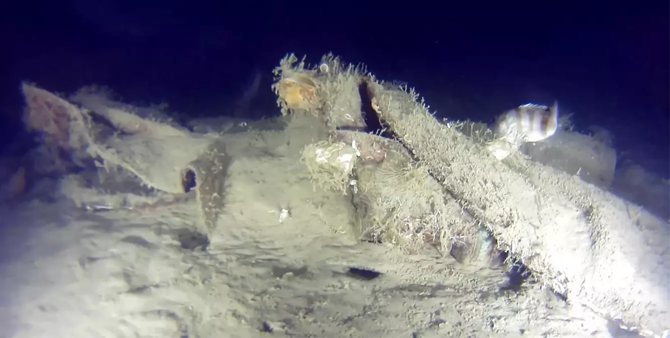 Marmara\'da Uçak Enkazı Parçaları Bulundu