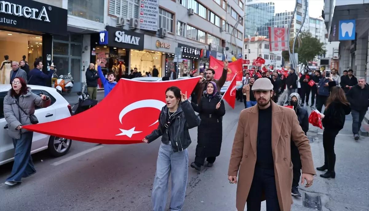 Samsun\'da Bayrağa Saygı Yürüyüşü