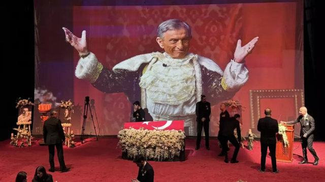 Tiyatronun duayeni Haldun Dormen'e veda! Vasiyeti yerine getiriliyor