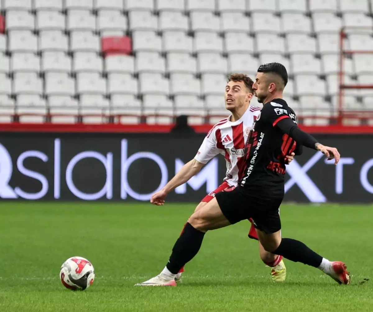 Antalyaspor - Gençlerbirliği: İlk yarı 1-1