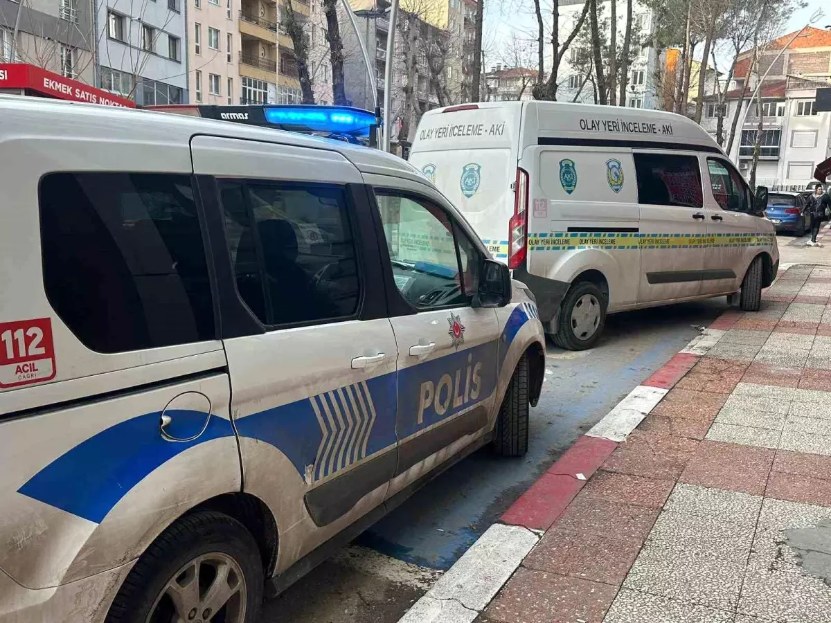 Uşak\'ta Bıçaklı Saldırı: Bir Kişi Ağır Yaralı