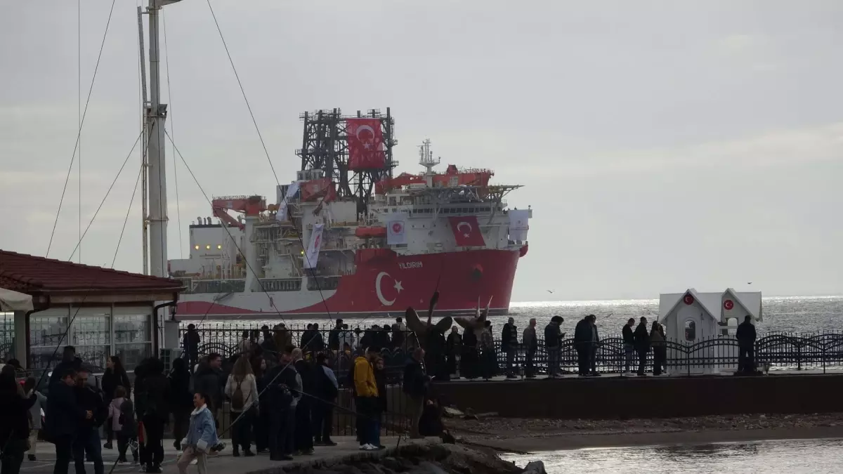 Yıldırım Gemisi Marmara\'ya Yola Çıktı